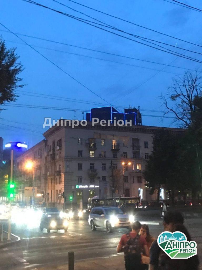 Було погано видно ввечері: у Дніпрі в центрі міста підсвічують нову висотку (Фото) Було погано видно ввечері: у Дніпрі в центрі міста підсвічують нову висотку (Фото)