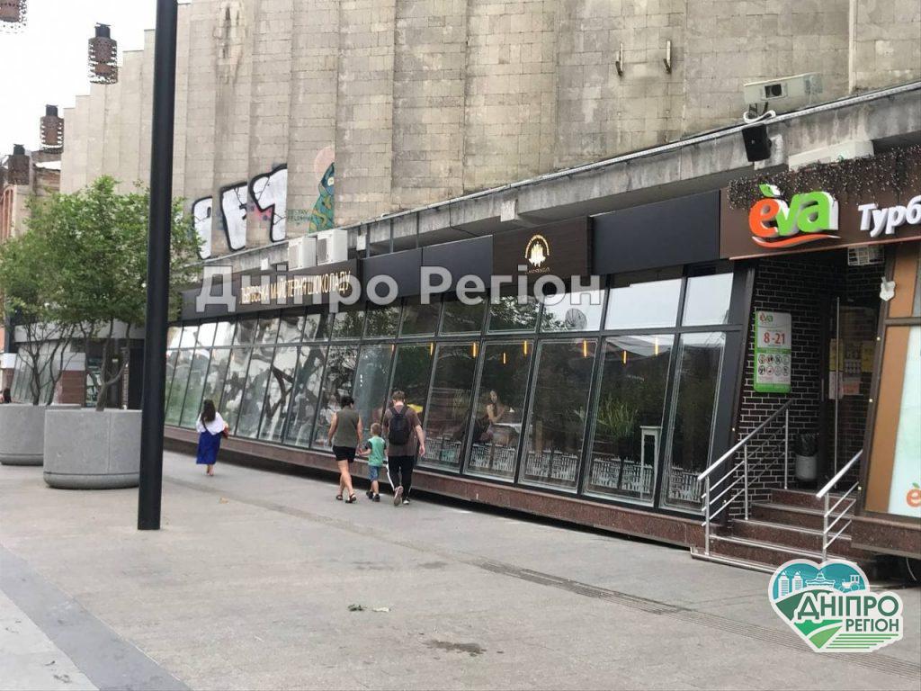 У Дніпрі Львівська майстерня шоколаду ігнорує дизайн-код міста (Фото) У Дніпрі Львівська майстерня шоколаду ігнорує дизайн-код міста (Фото)