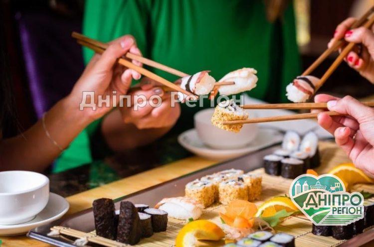 Как правильно пользоваться палочками для суши? Как правильно пользоваться палочками для суши?