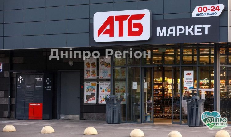 У Дніпрі на проспекті Поля масштабна пожежа: офіційний коментар