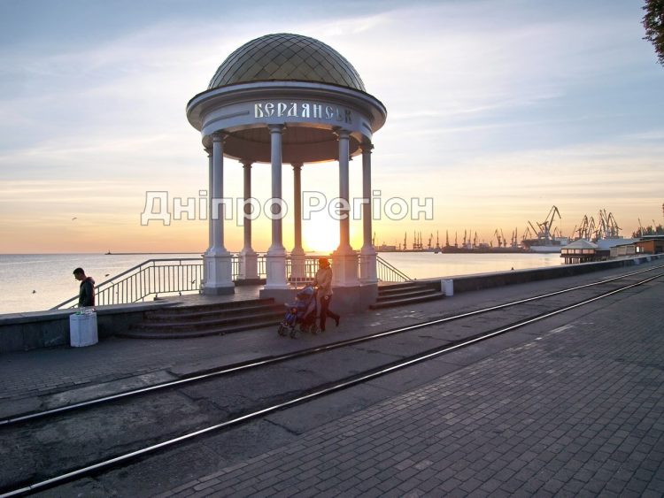 Відпочинок на морі в Україні: Залізний Порт, Бердянськ або Мелекіне
