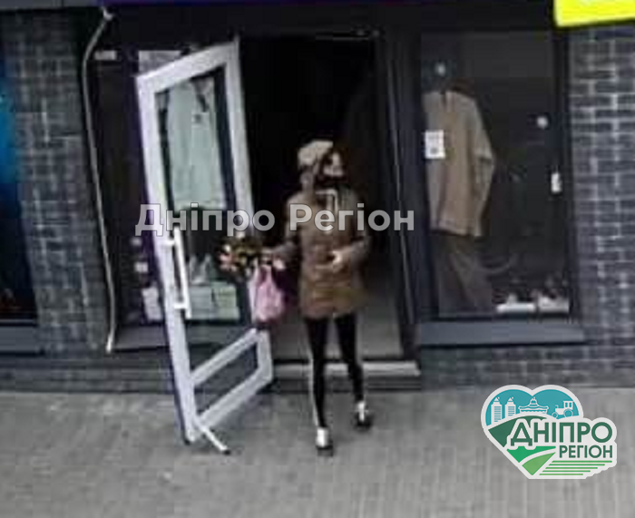 У Дніпрі розмістили фото жінки, яка вкрала телефон, – соцмережі У Дніпрі розмістили фото жінки, яка вкрала телефон, - соцмережі