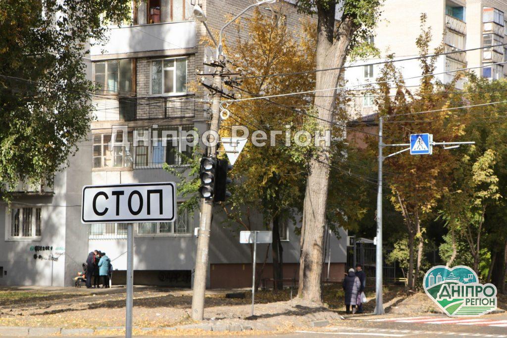 У Дніпрі облаштували сучасний перехід: з’явилась пішохідна розмітка та світлофори (Фото) У Дніпрі облаштували сучасний перехід: з’явилась пішохідна розмітка та світлофори (Фото)