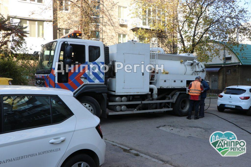 50 викликів за добу: у Дніпрі розповіли, куди звертатись, коли забивається каналізація