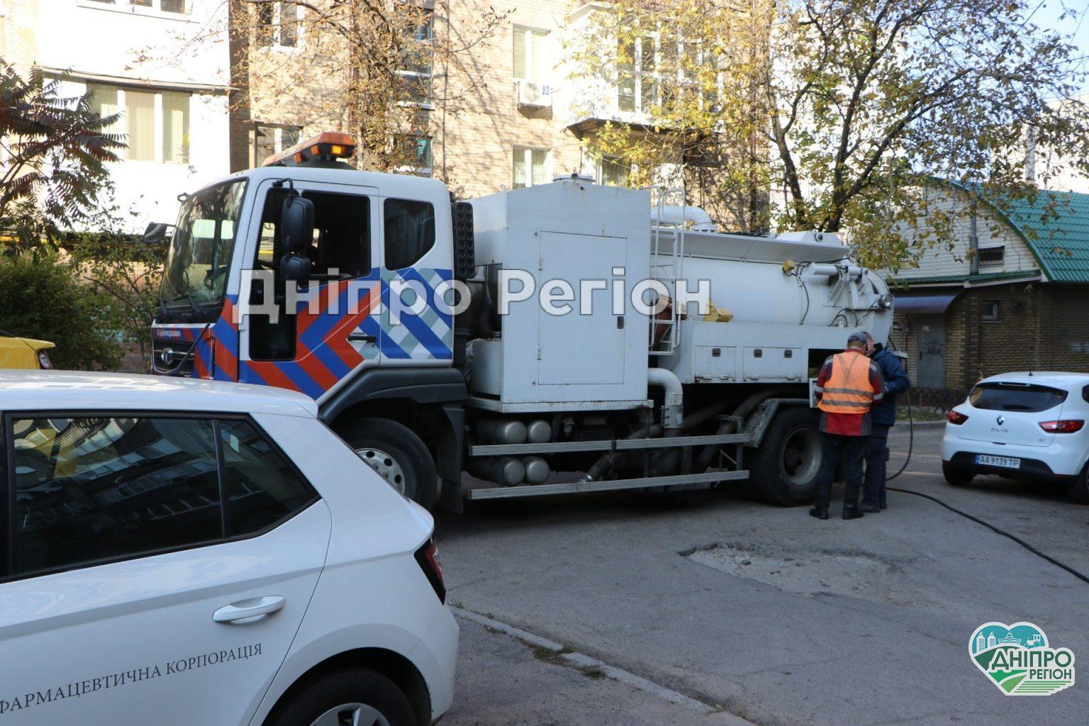 50 викликів за добу: у Дніпрі розповіли, куди звертатись, коли забивається каналізація 50 викликів за добу: у Дніпрі розповіли, куди звертатись, коли забивається каналізація
