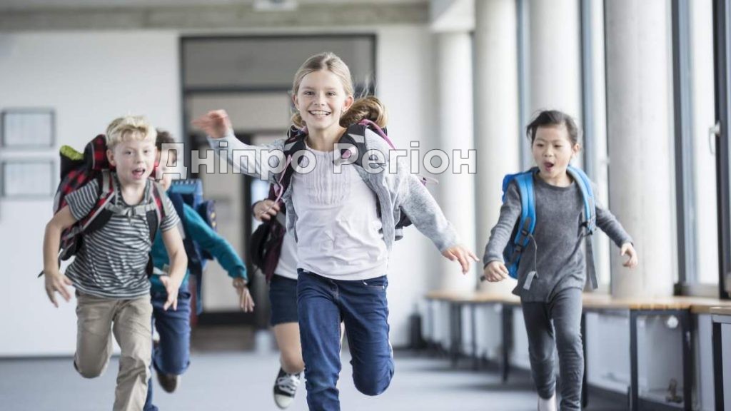 У Дніпрі вводять позачергові канікули в школах: як будуть працювати дитячі садочки Школи Дніпропетровщини готують до початку навчального року з 1 вересня