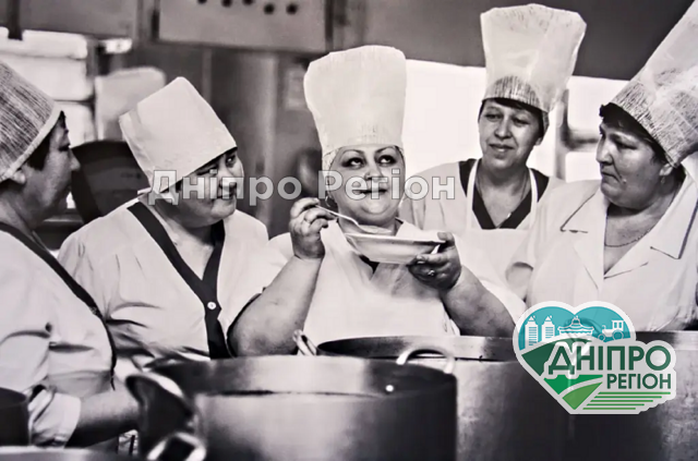 ТОП-5 жахливих страв, які були в усіх їдальнях СРСР (Фото) ТОП-5 жахливих страв, які були в усіх їдальнях СРСР (Фото)