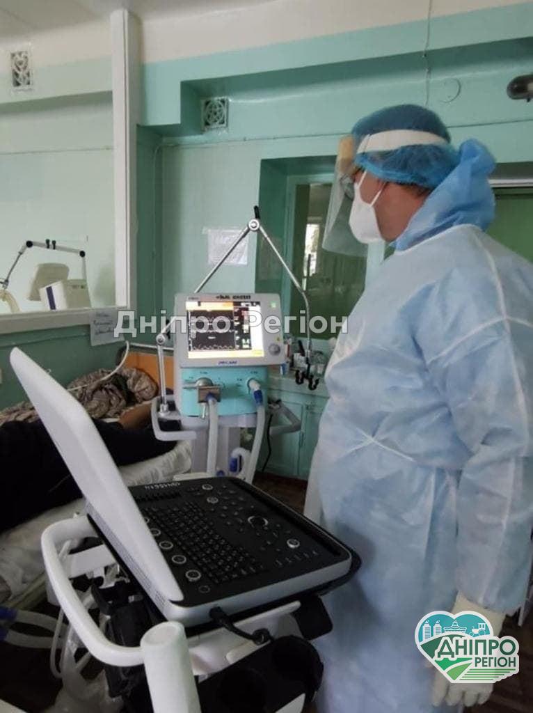 Реанімація заповнена, проходів немає: у Дніпрі в лікарні Мечникова рятують хворих на COVID-19 Епідемія коронавірусу косить цілі родини: у Дніпрі реанимації переповнені хворими на COVID-19