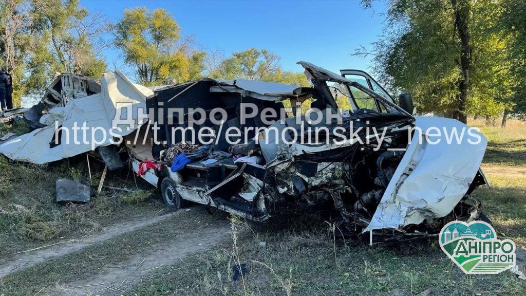 Маршрутку розірвало на частини: на трасі Кривий Ріг – Дніпро сталася серйозна ДТП (Фото) Маршрутку розірвало на частини: на трасі Кривий Ріг - Дніпро сталася серйозна ДТП (Фото)