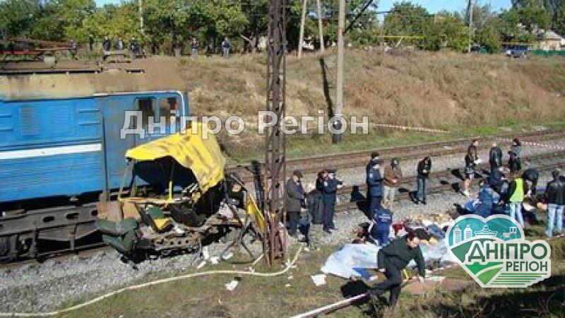 Загинуло 45 пасажирів: на Дніпропетровщині згадують Марганецьку трагедію (Фото) Загинуло 45 пасажирів: на Дніпропетровщині згадують Марганецьку трагедію (Фото)