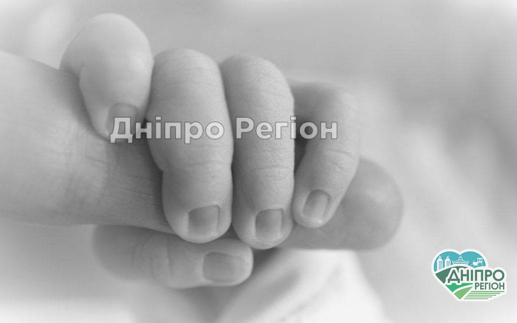 Народила доньку вагою 1200 грамів: у Дніпрі рятують породіллю із онкозахворюванням та коронавірусом На Дніпропетровщині закривається пологове відділення: що сталося