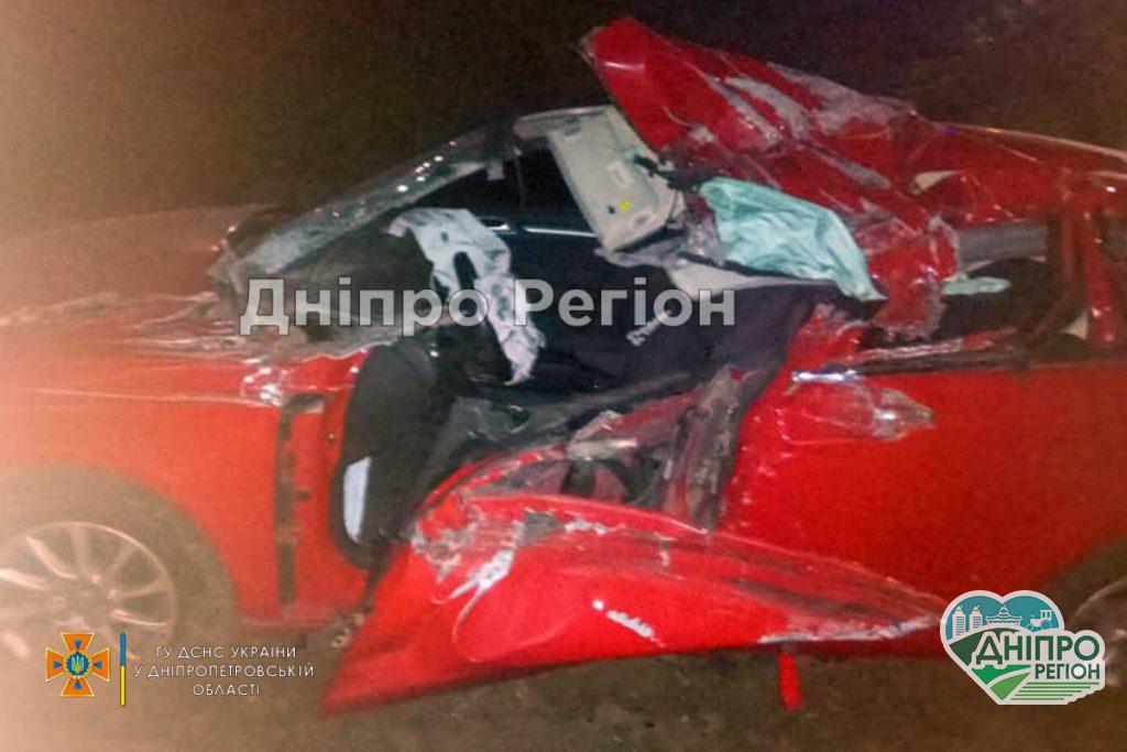 Водій помер у лікарні, його вирізали з машини: на Дніпропетровщині сталася смертельна ДТП Водій помер у лікарні, його вирізали з машини: на Дніпропетровщині сталася смертельна ДТП