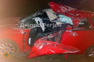 Водій помер у лікарні, його вирізали з машини: на Дніпропетровщині сталася смертельна ДТП