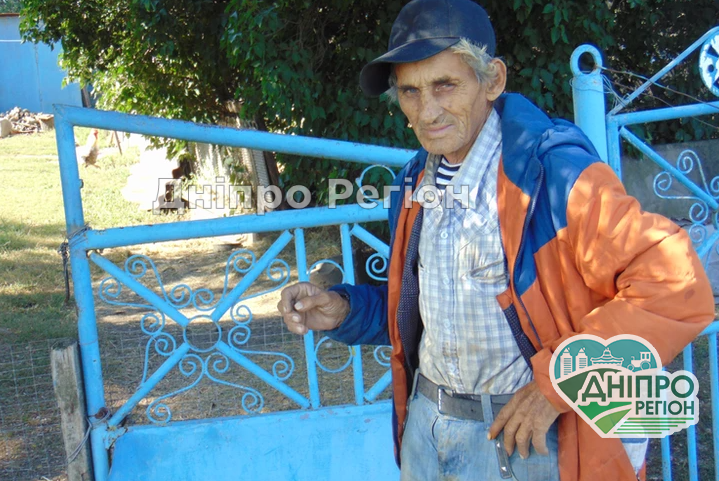 На Дніпропетровщині самотньо живе чоловік: села вже 10 років немає на карті (Фото) На Дніпропетровщині самотньо живе чоловік: села вже 10 років немає на карті (Фото)
