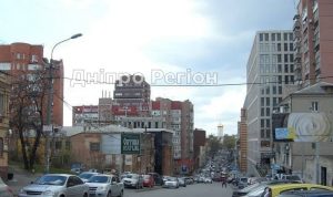 У Дніпрі п’яна 12-річна дівчинка випала з вікна на 7-му поверсі