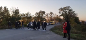На Дніпропетровщині люди перекрили дорогу через відключення електроенергії