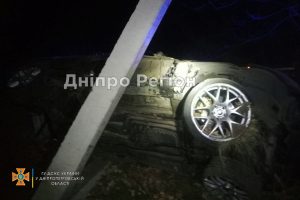 BMW влетів у стовб: під Дніпром у смертельному ДТП загинула 17-річна дівчина