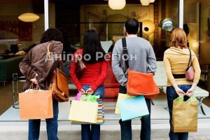 Дніпро в червоній зоні карантину: у місті пропонують послугу сходити за вас в магазин