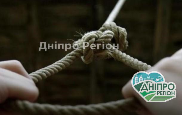 На Дніпропетровщині знайшли тіло чоловіка, який повісився 3 тижні тому На Дніпропетровщині знайшли тіло чоловіка, який повісився 3 тижні тому