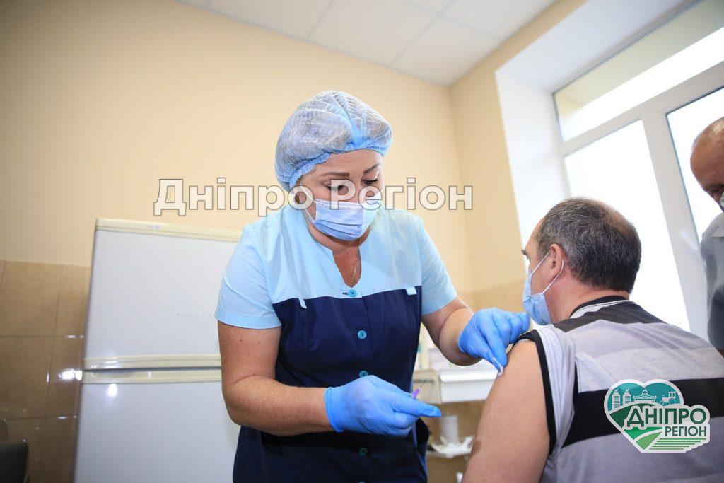 У Дніпрі проводять масову вакцинацію пацієнтів з алергією (Відео)