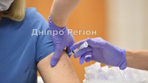 Пенсіонери Дніпропетровщини можуть вакцинуватися від коронавірусу у відділеннях Укрпошти: повний список