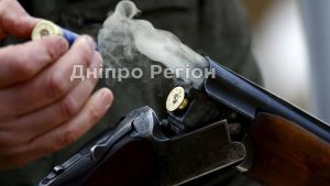 У Дніпрі посеред вулиці застрелився пенсіонер: поруч лежала рушниця і телефон