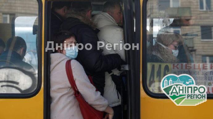 Нові правила пасажирських перевезень на час карантину: кому заборонять їздити в маршрутці У Дніпрі ввели спецгодини для пасажирів: хто буде їздити лише з 10:00 до 15:00