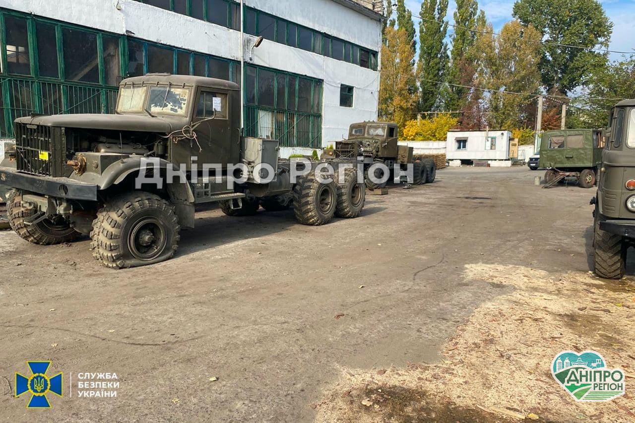 Розікрали мільйони гривень: на Дніпропетровщині бізнесмени ставили на військову техніку старі деталі