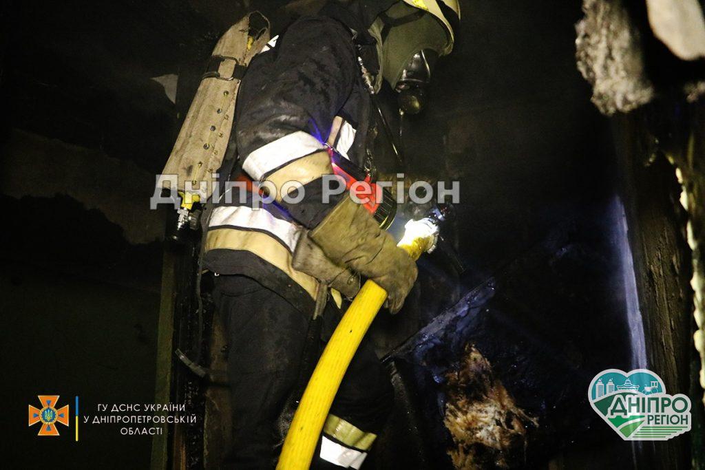 Чорний дим на весь район: у Дніпрі в пожежі в багатоповерхівці виявили тіла двох людей (Фото, Відео) Чорний дим на весь район: у Дніпрі в пожежі в багатоповерхівці виявили тіла двох людей (Фото, Відео)
