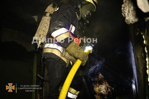 Чорний дим на весь район: у Дніпрі в пожежі в багатоповерхівці виявили тіла двох людей (Фото, Відео)