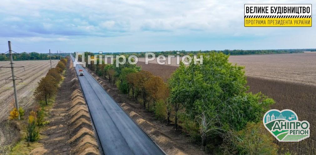На Дніпетровщині на трасі від Магдалинівки завершують укладати новий асфальт (Фото) На Дніпетровщині від Магдалинівки до Преображенки завершують укладати новий асфальт (Фото)