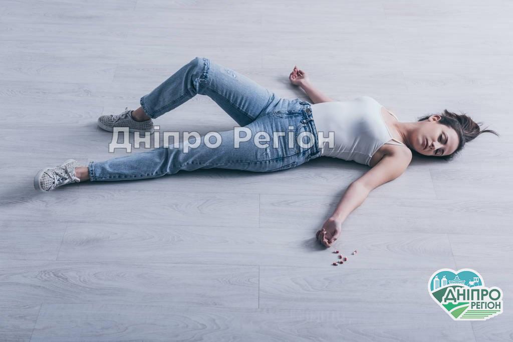 Дівчата лежали на землі без свідомості: на Дніпропетровщині поліцейський врятував двох неповнолітніх Дівчата лежали на землі без свідомості: на Дніпропетровщині поліцейський врятував двох неповнолітніх дівчат