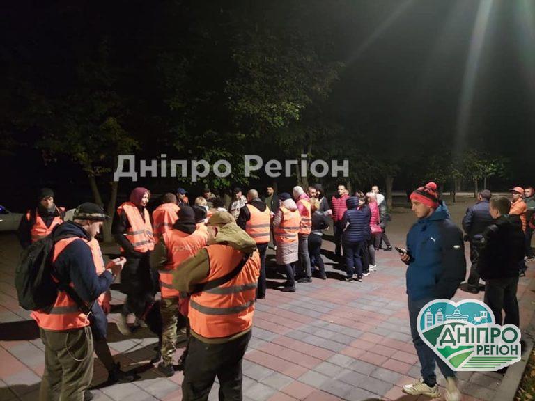 1100 людей з Дніпра всю ніч шукули 11-річного Максима, який не повернувся додому зі школи (ФОТО)