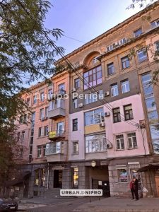 У Дніпрі клаптиковим утепленням спаплюжили історичний фасад у центрі міста