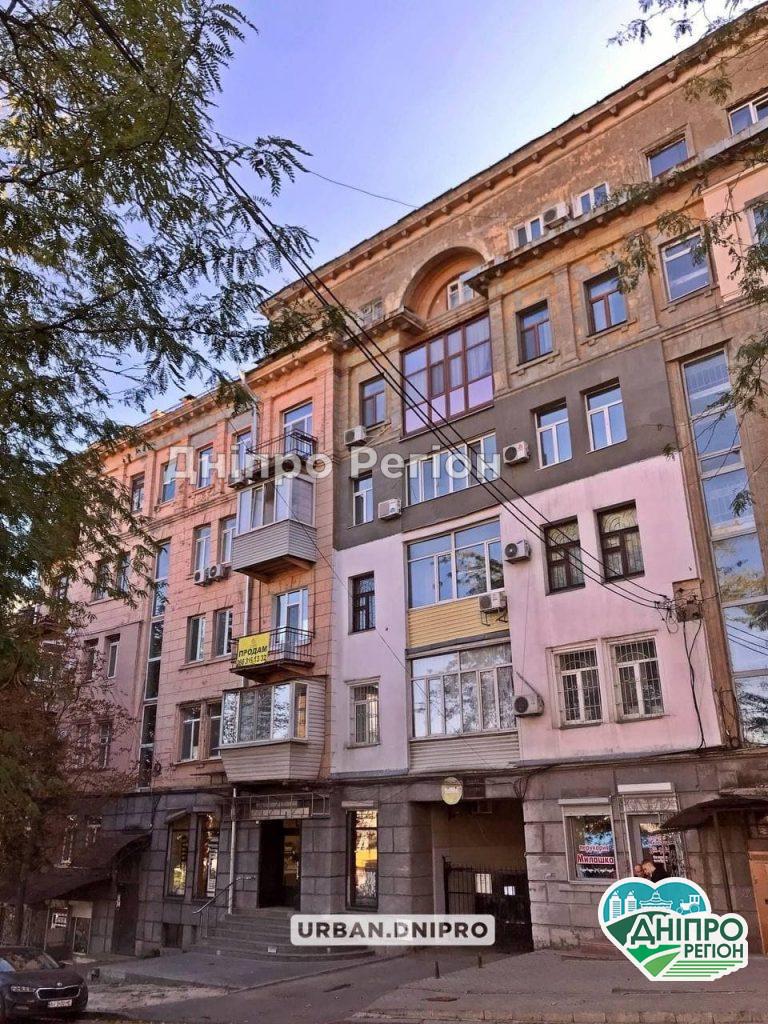 У Дніпрі клаптиковим утепленням спаплюжили історичний фасад у центрі міста