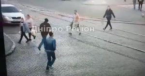У Дніпрі розшукують художників, які розмалювали місто жовтою фарбою (Фото)