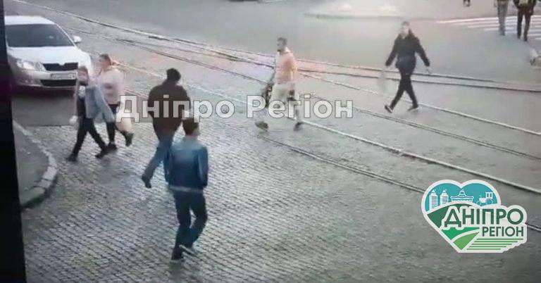 У Дніпрі розшукують художників, які розмалювали місто жовтою фарбою (Фото)