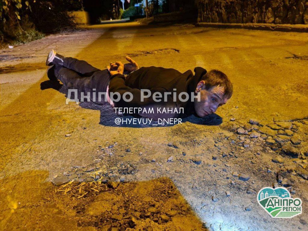 У Дніпрі таксист погрожував пасажирам пістолетом: затримала поліція У Дніпрі таксист погрожував пасажирам пістолетом: затримала поліція