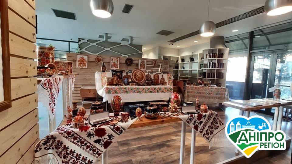 Відбулась перша виставка Петриківського розпису в Албанії (Фото) Відбулась перша виставка Петриківського розпису в Албанії (Фото)