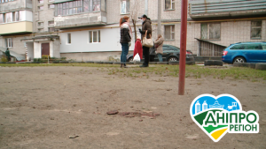 У Дніпрі на житловому масиві Тополя розстріляли безхатнього собаку (Відео)