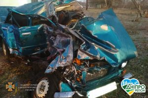 Від машини нічого не залишилось: у Нікополі в центрі міста сталася смертельна ДТП (Фото)