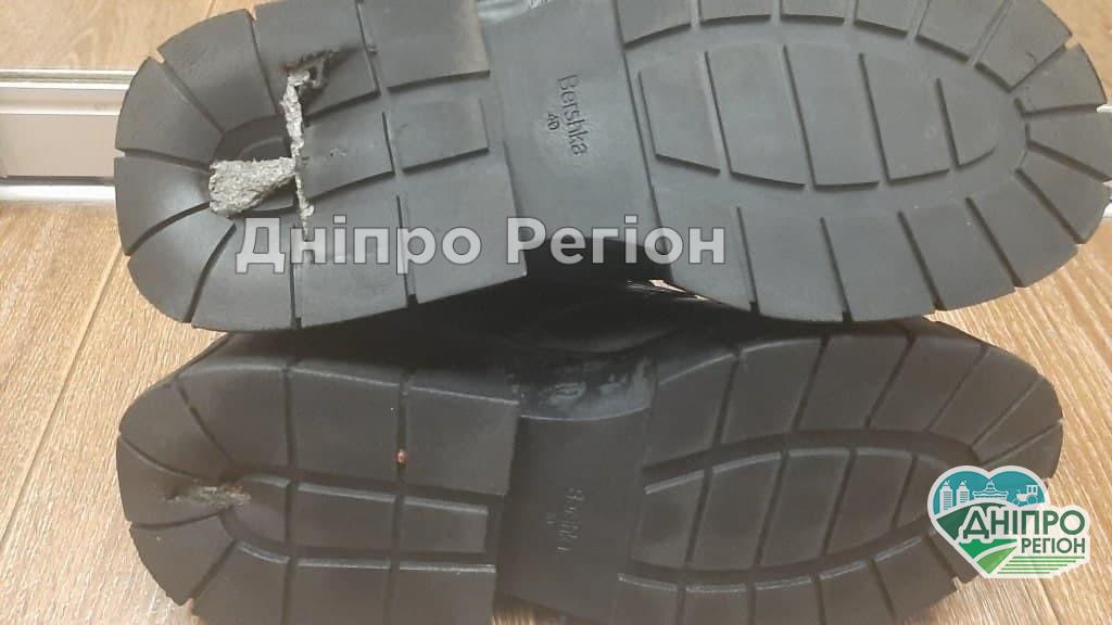 Донька тричі взувала: у Дніпрі в черевиках за 1899 грн провалилась підошва (Фото) Донька тричі взувала: у Дніпрі в черевиках за 1899 грн провалилась підошва (Фото)