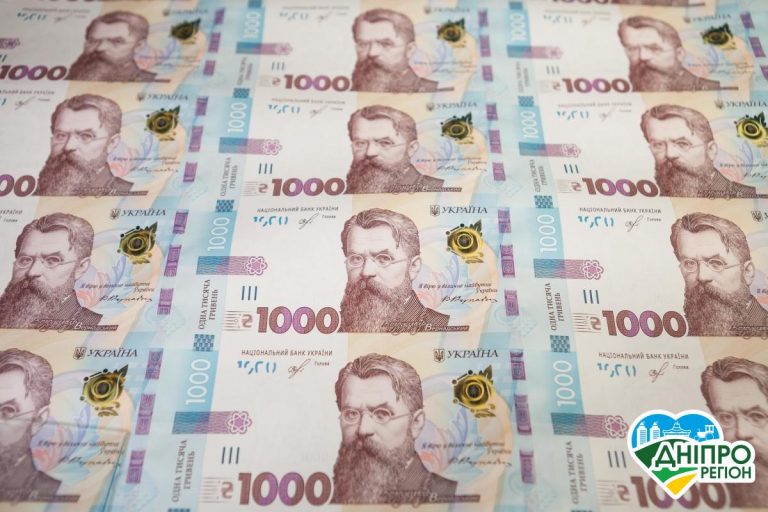 Стало відомо, коли на Дніпропетровщині почнуть виплачувати 1000 гривень вакцинованим від COVID-19 Стало відомо, коли на Дніпропетровщині почнуть виплачувати 1000 гривень вакцинованим від COVID-19