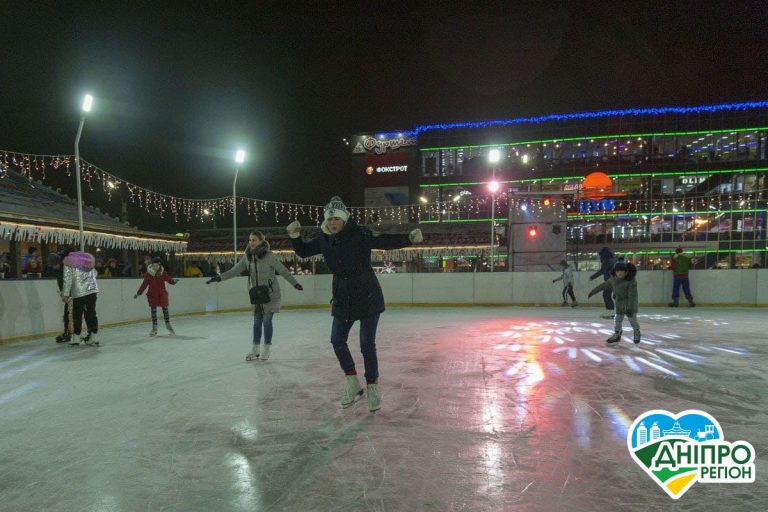 На Дніпропетровщині відкрилась нова ковзанка. Графік роботи, ціни Скоро будемо кататись: на Дніпропетровщині незабаром відкриється каток