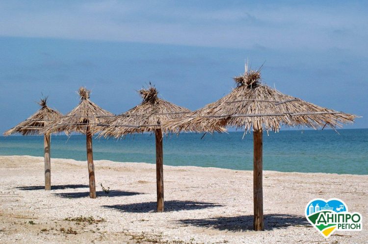 На Азовському морі в Кирилівці побачили рекордну кількість відпочиваючих