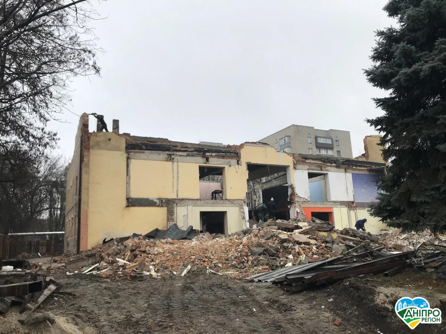 У Дніпрі зносять кінотеатр Космос, що буде на його місці (Фото)