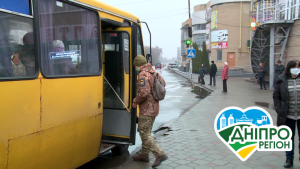 У Новомосковську розгорівся скандал: маршрутники відмовляються возити бійців АТО та принижують жінок