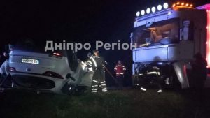 Водій і троє дітей із Дніпропетровщини загинули в ДТП: лоб в лоб зіткнулись фура і легковик