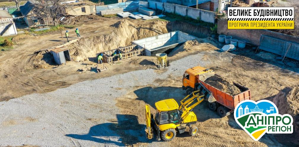 На Дніпропетровщині зводять ще один дитсадок у вигляді підкови (Фото) На Дніпропетровщині зводять ще один дитсадок у вигляді підкови (Фото)