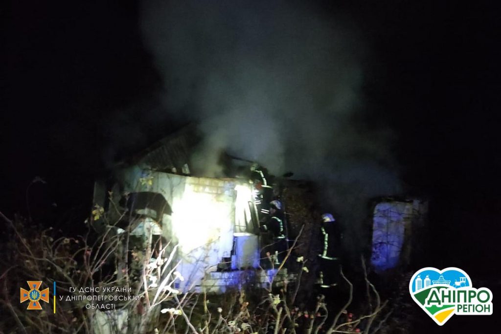 Чорний дим на весь район: на Дніпропетровщині жінка згоріла заживо (Фото, Відео) Чорний дим на весь район: на Дніпропетровщині жінка згоріла заживо (Фото, Відео)